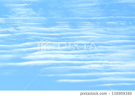 Wave clouds are approaching (fixed photo) 138909380