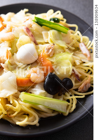 美味的海鮮炒麵 美味的海鮮炒麵 138909634