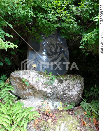A stone monument of Bodhidharma in Tenryukyo Gorge A stone monument of Bodhidharma in Tenryukyo Gorge 138909705