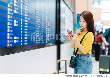 A woman looking at an electronic display board at the airport (Photo courtesy of Kansai International Airport (KIX)) A woman looking at an electronic display board at the airport (Photo courtesy of Kansai International Airport (KIX)) 138909721