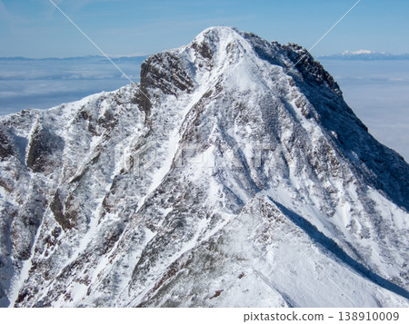 白雪皚皚的八嶽山脈，赤岳 138910009