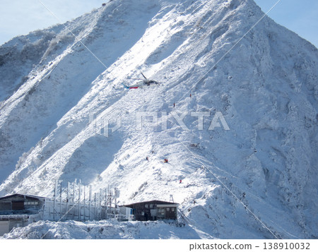 白雪皚皚的八嶽山脈，赤岳 138910032