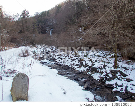 Snow-covered Yatsugatake Mountains, Akadake 138910093