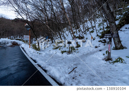 Snow-covered Yatsugatake Mountains, Akadake Snow-covered Yatsugatake Mountains, Akadake 138910104