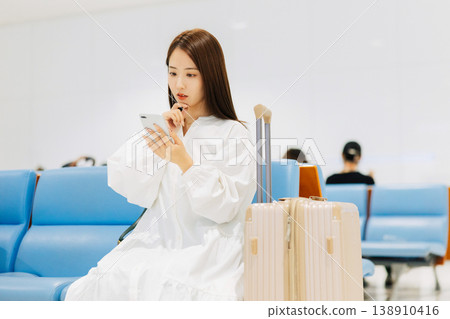 A woman relaxing in the airport lobby before departure. (Photo courtesy of Kansai International Airport (KIX)) A woman relaxing in the airport lobby before departure. (Photo courtesy of Kansai International Airport (KIX)) 138910416