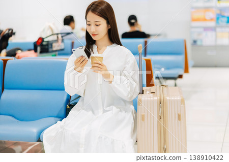 A woman relaxing in the airport lobby before departure. (Photo courtesy of Kansai International Airport (KIX)) A woman relaxing in the airport lobby before departure. (Photo courtesy of Kansai International Airport (KIX)) 138910422