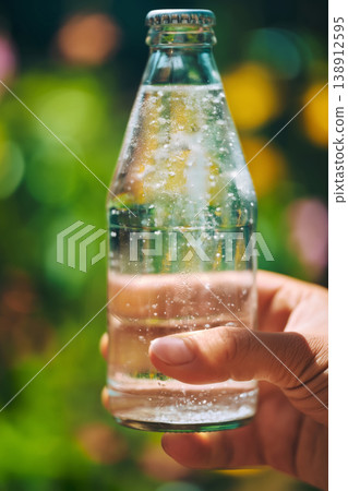 Refreshing moment captured in a sunny garden with sparkling water 138912595