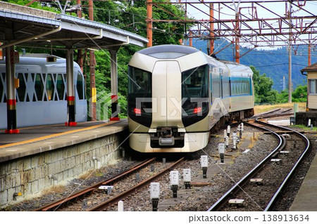 離開東武日光站,開往淺草方向…【特急列車 Liberty Kegon】500系 離開東武日光站,開往淺草方向…【特急列車 Liberty Kegon】500系 138913634