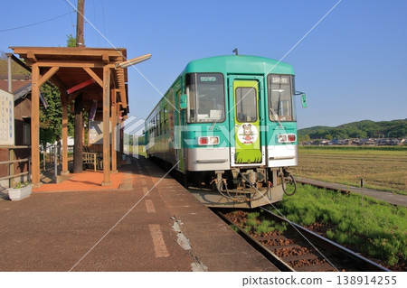 Tahara Station on the Hojo Railway, a local line in Kasai City, Hyogo Prefecture. Tahara Station on the Hojo Railway, a local line in Kasai City, Hyogo Prefecture. 138914255