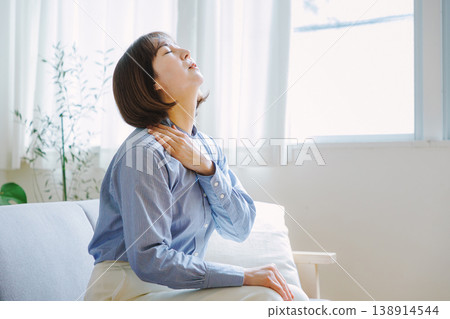 中年女性肩部僵硬 138914544