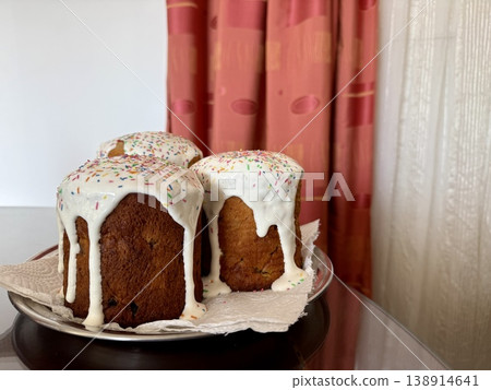 Easter cakes with white icing and sprinkles. A traditional homemade Easter pastry. Easter cakes with white icing and sprinkles. A traditional homemade Easter pastry. 138914641