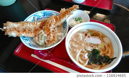 A tempura rice bowl and udon noodle set topped with a large conger eel tempura... A tempura rice bowl and udon noodle set topped with a large conger eel tempura... 138914685