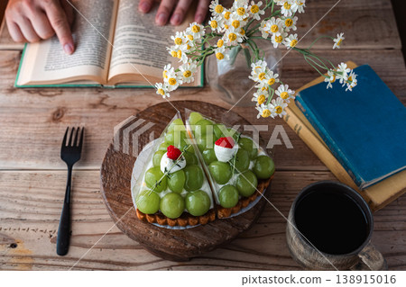 Cake and coffee on the table 138915016