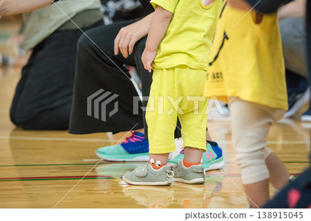 [Nursery school sports day obstacle course] 138915045