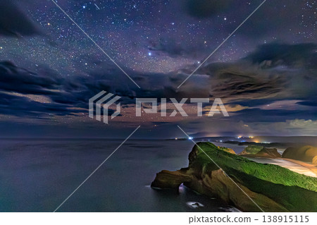 A fantastic view of the starry sky and coastline from the Kamori Peak Observatory. A fantastic view of the starry sky and coastline from the Kamori Peak Observatory. 138915115