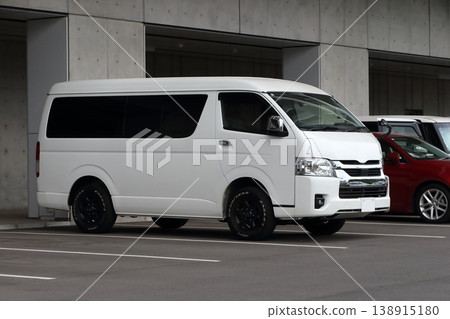 One-box car image One-box car image 138915180