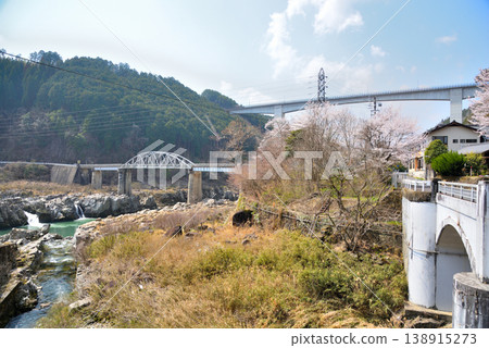 Gifu Prefecture, Ena City: Shinonome Bridge and Shinonome Ohashi Bridge over the Kiso River, at the confluence of the Kiso River and the Agi River. Gifu Prefecture, Ena City: Shinonome Bridge and Shinonome Ohashi Bridge over the Kiso River, at the confluence of the Kiso River and the Agi River. 138915273