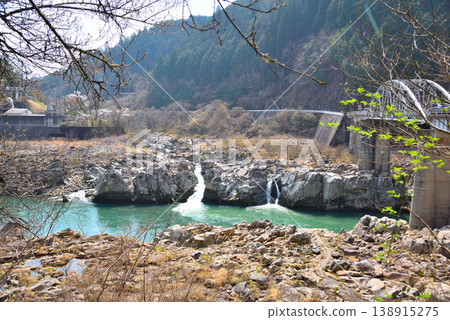 Gifu Prefecture, Ena City: Shinonome Bridge over the Kiso River, at the confluence of the Kiso River and the Agi River. Gifu Prefecture, Ena City: Shinonome Bridge over the Kiso River, at the confluence of the Kiso River and the Agi River. 138915275