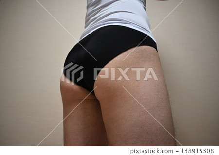 穿內褲的男人 穿內褲的男人 138915308