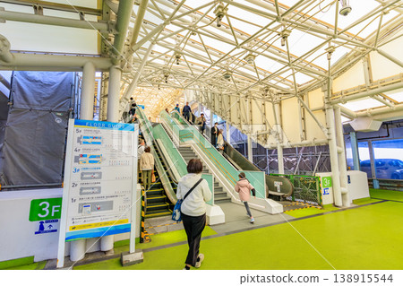 海螢停車場位於千葉縣木更津市東京灣Aqua-Line線上。 138915544