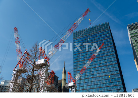 施工中的建築物等景象。 138915605