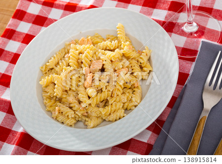 Italian pasta with smoked salmon and cream sauce Italian pasta with smoked salmon and cream sauce 138915814
