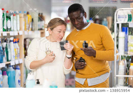 Couple man and woman choosing perfume in store Couple man and woman choosing perfume in store 138915954