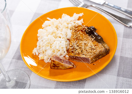 Homemade stewed tuna fillet sprouted sesame seeds with white rice Homemade stewed tuna fillet sprouted sesame seeds with white rice 138916012