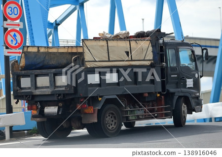 Dump truck image Dump truck image 138916046