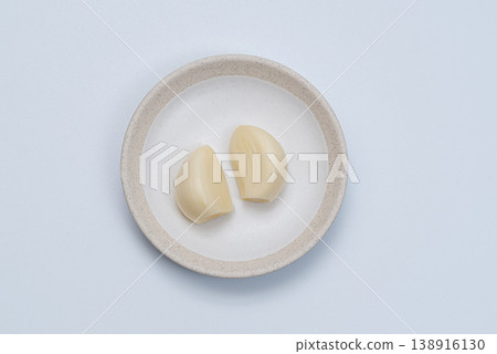 Garlic clove Garlic clove 138916130