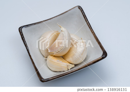 Garlic clove Garlic clove 138916131