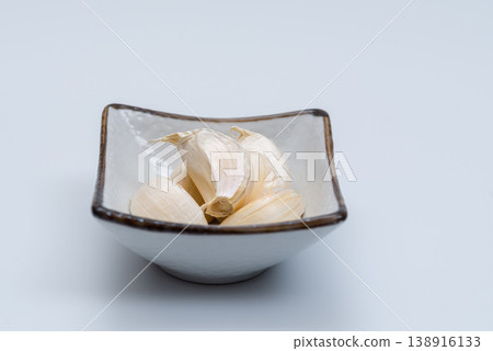 Garlic clove Garlic clove 138916133