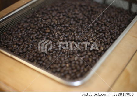 Cooling of roasted coffee beans Cooling of roasted coffee beans 138917096