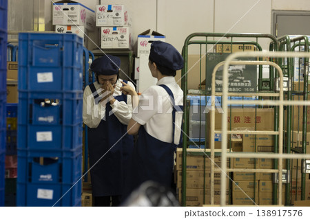 A part-time housewife suffering from bullying by her colleagues 138917576