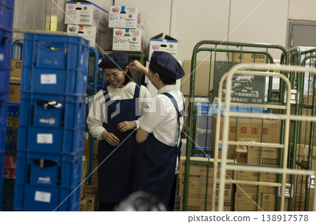 A part-time housewife suffering from bullying by her colleagues 138917578