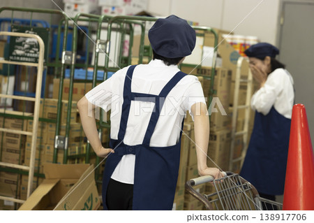 A part-time housewife suffering from bullying by her colleagues A part-time housewife suffering from bullying by her colleagues 138917706