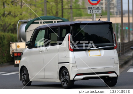 白色迷你車(高頂旅行車) - 圖片 白色迷你車(高頂旅行車) - 圖片 138918928