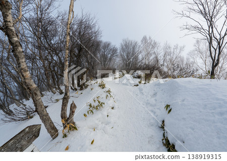赤城山積雪覆蓋的登山路線及週邊地區 赤城山積雪覆蓋的登山路線及週邊地區 138919315