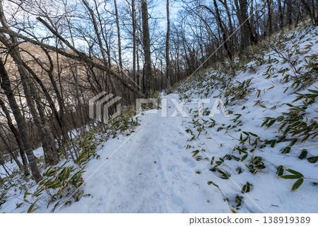 赤城山積雪覆蓋的登山路線及週邊地區 赤城山積雪覆蓋的登山路線及週邊地區 138919389