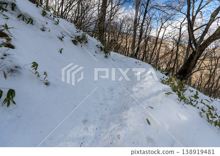 Snow-covered Mt. Akagi climbing routes and surrounding areas 138919481