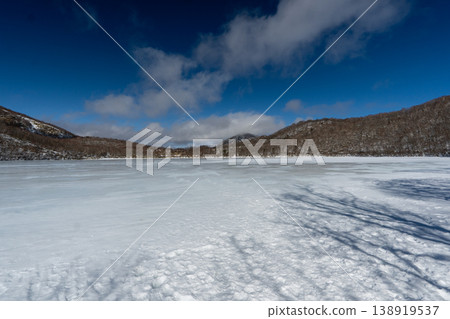 赤城山積雪覆蓋的登山路線及週邊地區 赤城山積雪覆蓋的登山路線及週邊地區 138919537