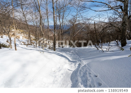 赤城山積雪覆蓋的登山路線及週邊地區 赤城山積雪覆蓋的登山路線及週邊地區 138919549