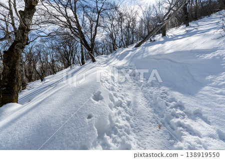赤城山積雪覆蓋的登山路線及週邊地區 138919550