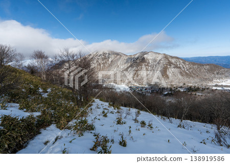 Snow-covered Mt. Akagi climbing routes and surrounding areas 138919586