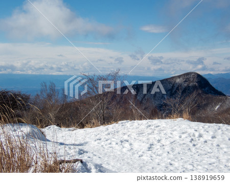 赤城山積雪覆蓋的登山路線及週邊地區 赤城山積雪覆蓋的登山路線及週邊地區 138919659