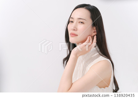 長髮女子的美麗照片 長髮女子的美麗照片 138920435