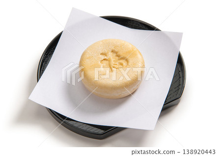Japanese sweets: Monaka filled with mochi Japanese sweets: Monaka filled with mochi 138920443