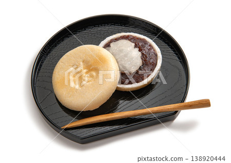 Japanese sweets: Monaka filled with mochi Japanese sweets: Monaka filled with mochi 138920444