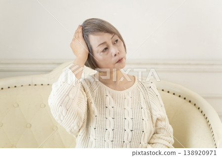 身體狀況不佳的高級女子 138920971