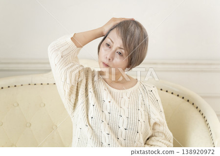 身體狀況不佳的高級女子 138920972